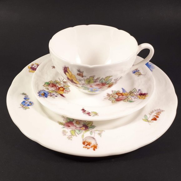 Vintage Coalport TRIO Floral Tea Cup , Saucer & plate pattern A.D 1750 - Picture 4 of 8